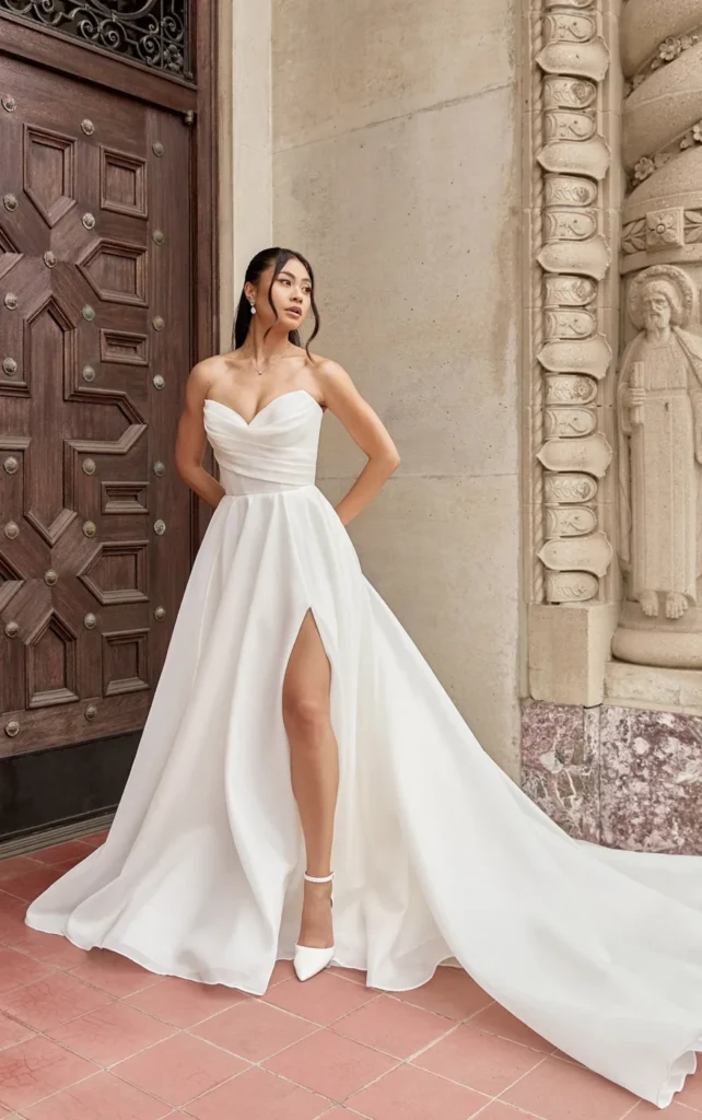 8 Simple and Chic Wedding Dresses for a Timeless Bride